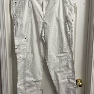 STYLE & Co Skinny Leg Cargo Pants. NWT
